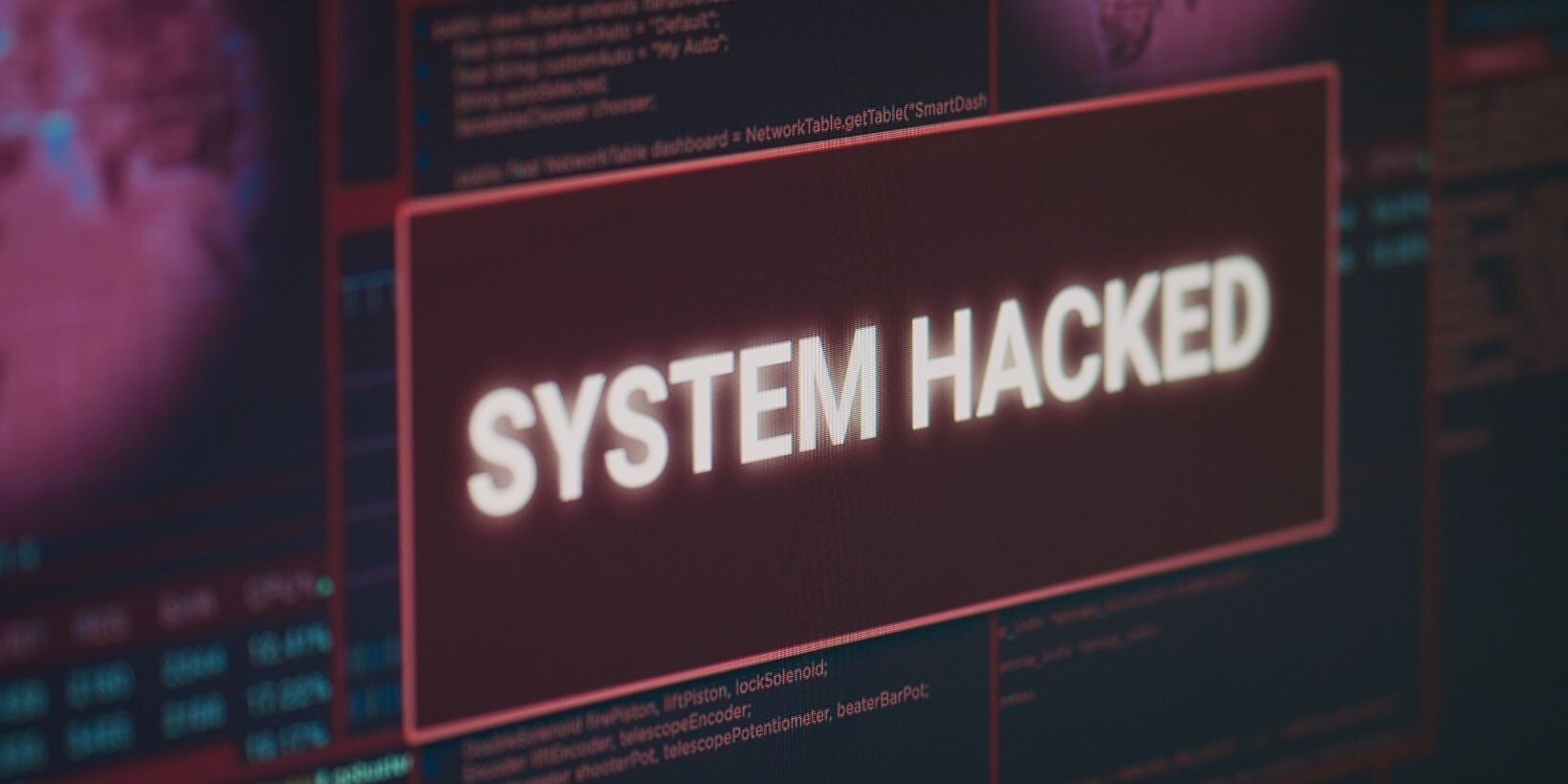 monitor de computadora que muestra un mensaje de alerta del sistema pirateado